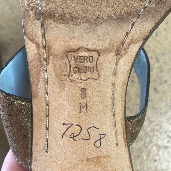 VANELi  Metallic Gold Leather Two Strap Kitten Heel Slide Mule Sandals sz 8 - Picture 9 of 14